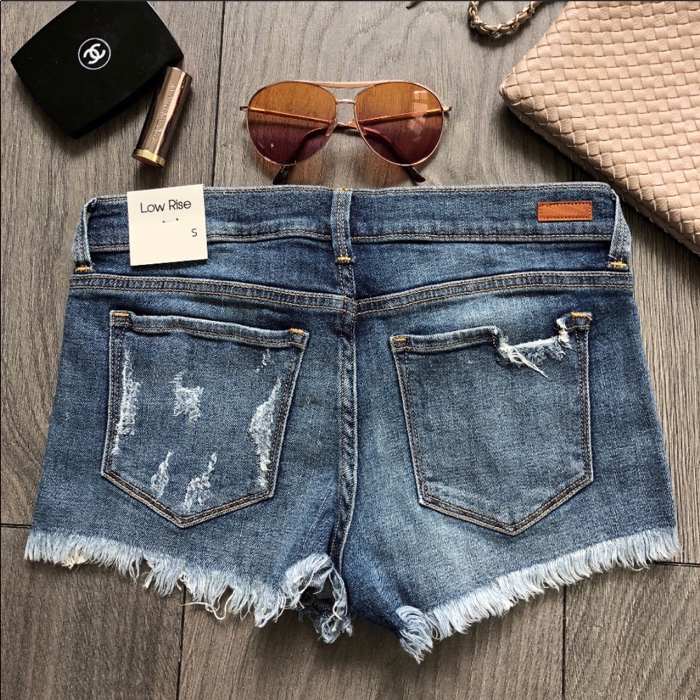 🎉 HP!! 🎉1 left!! Distressed Jean Shorts Small - Picture 2 of 2